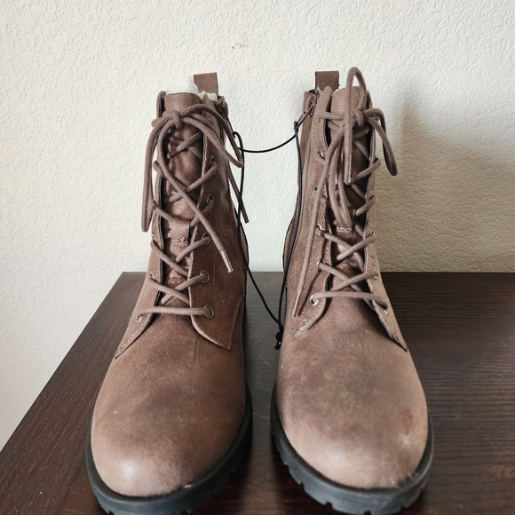 NWOB Sun + Stone Elegant Women's Lace-Up Boots in Taupe Size: 7.5 - Picture 3 of 7